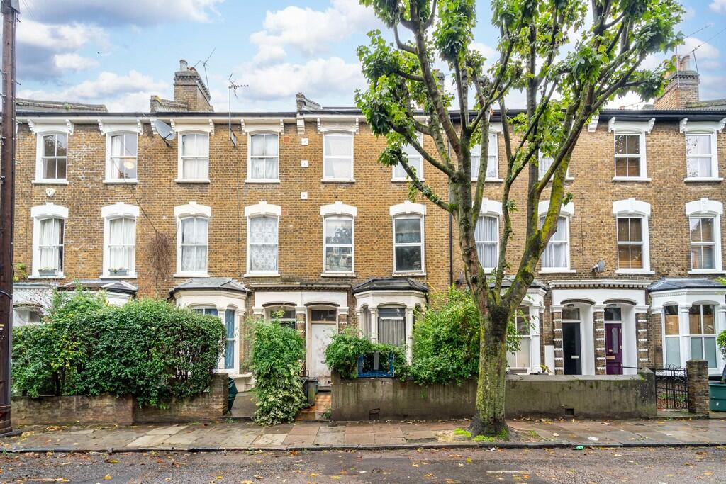 5 bedroom terraced house for sale in Evershot Road, Stroud Green N4