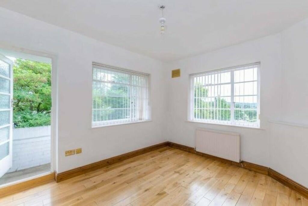 2 bedroom flat for rent in Ossulton Way, East Finchley, London, N2