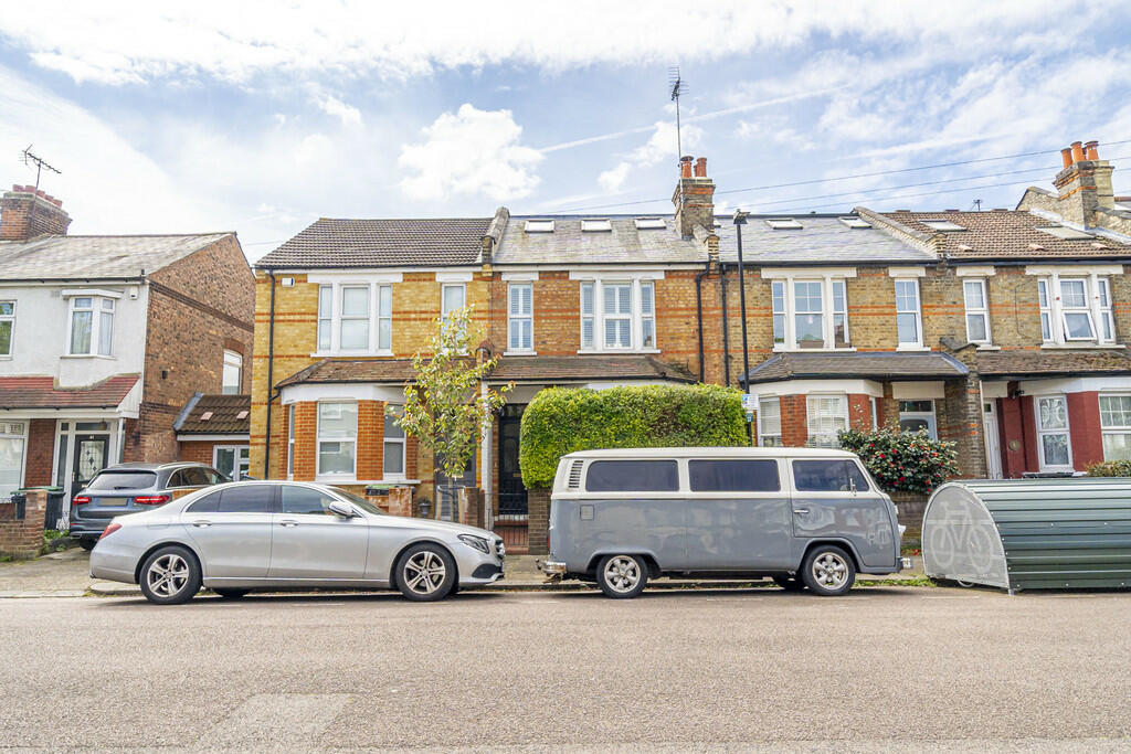 3 bedroom terraced house for sale in Homecroft Road, N22