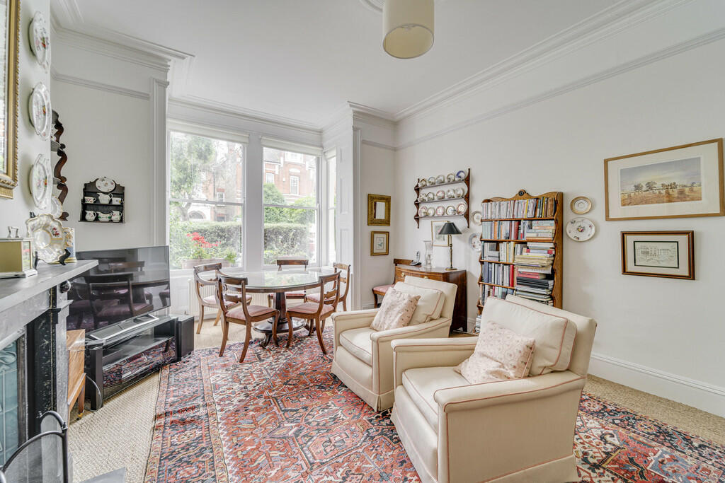 2 bedroom flat for sale in Weston Park, Crouch End N8