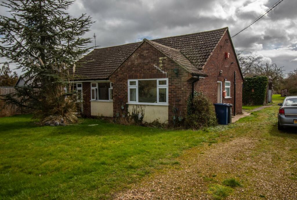 2 bedroom detached bungalow for sale in Meldreth Road, Whaddon, Royston