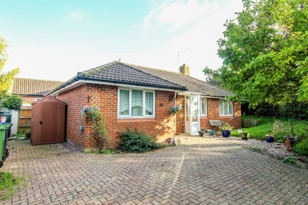 2 bedroom bungalow for sale in High Street, Great Abington, Cambridge, CB21