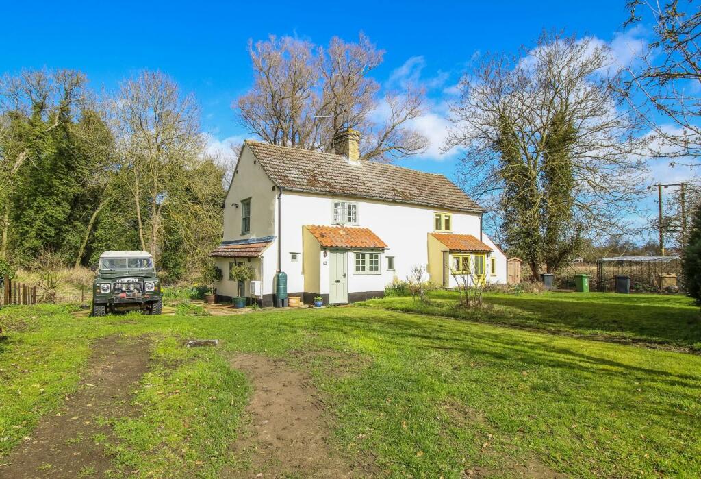 2 bedroom semidetached house for sale in West End, Whittlesford