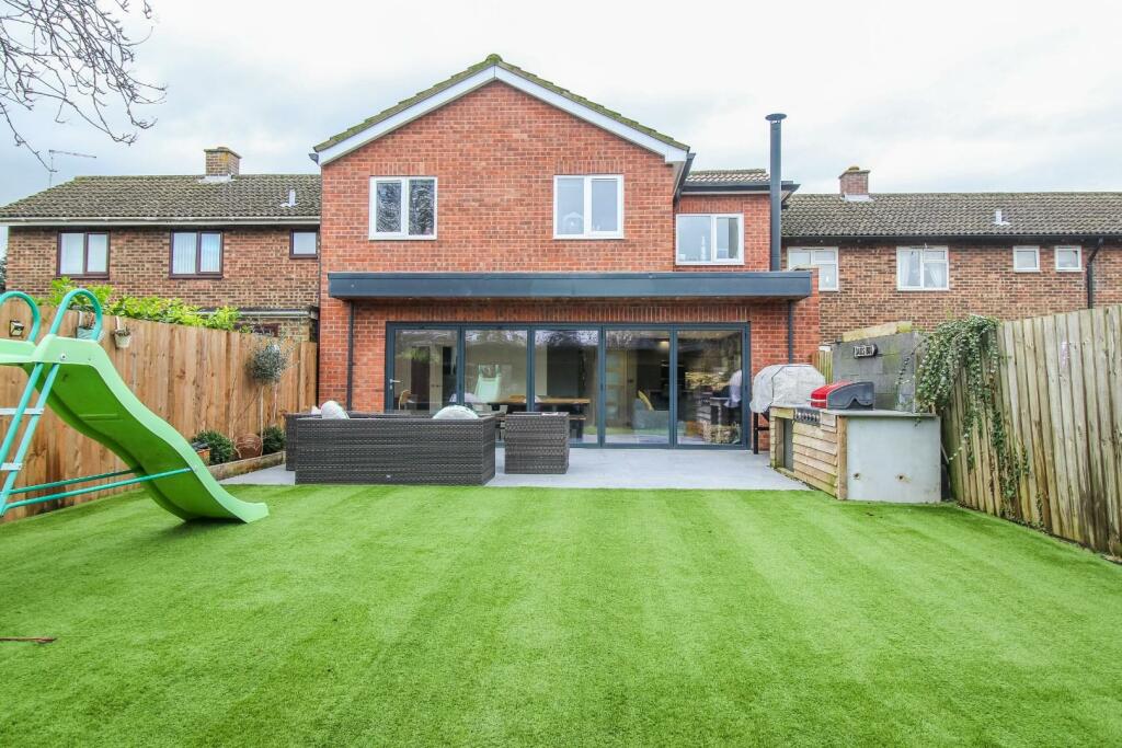 4 bedroom terraced house for sale in Sladwell Close, Grantchester