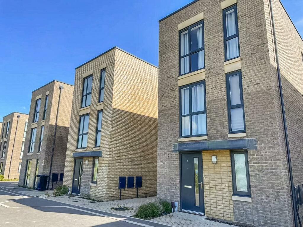 4 bedroom detached house for sale in Forester Road, Trumpington, Cambridge, CB2