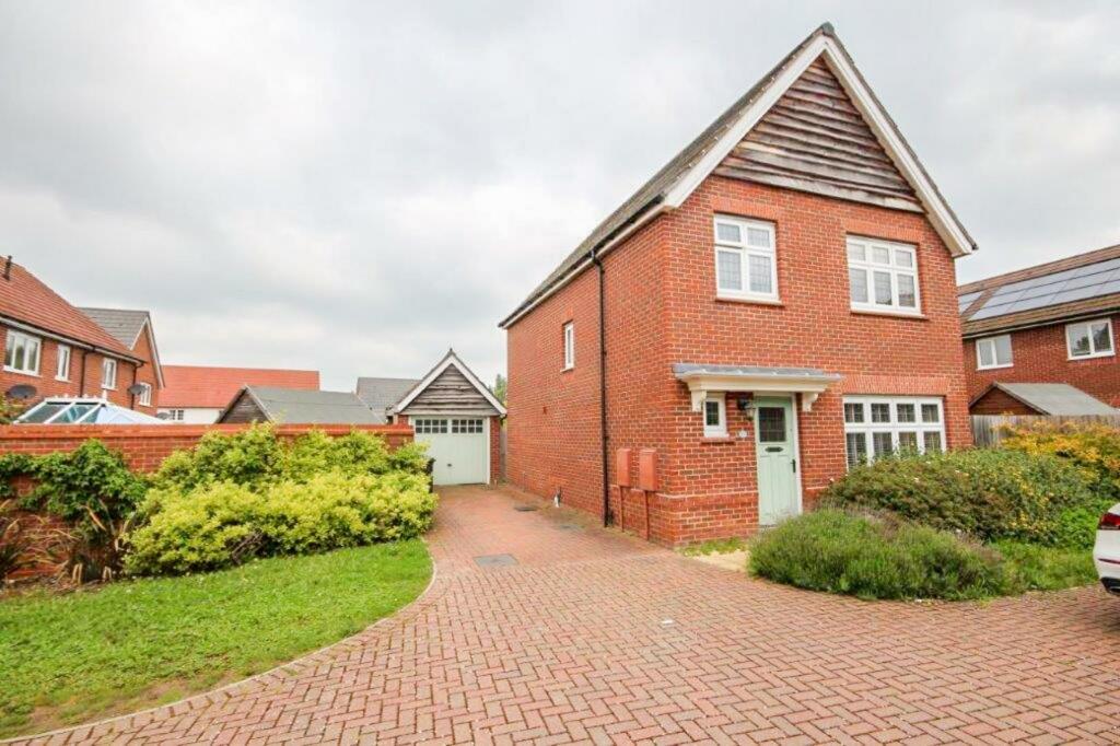 3 bedroom detached house for sale in Ayres Drive, Hauxton, Cambridge, CB22