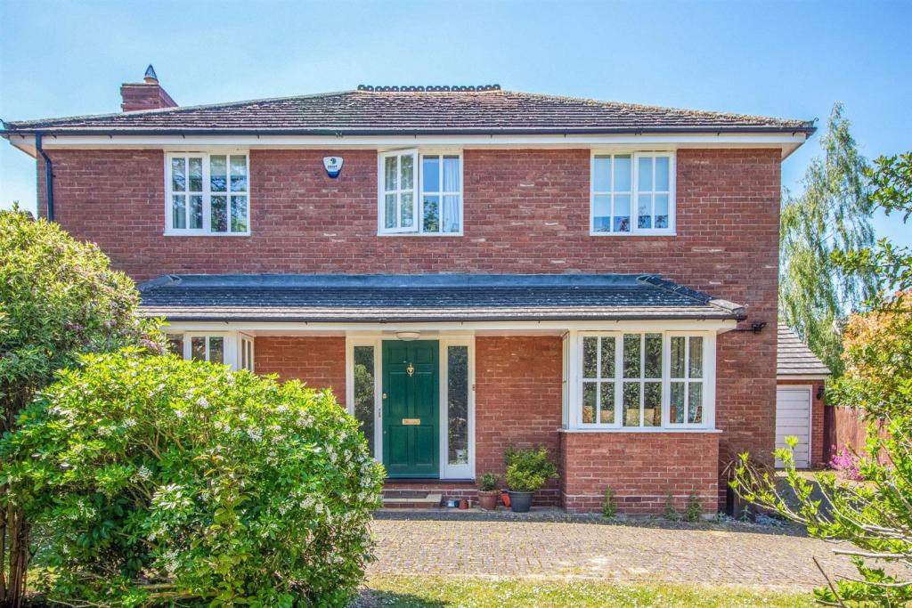 4 bedroom detached house for sale in Whittlesford, Cambridge, CB22