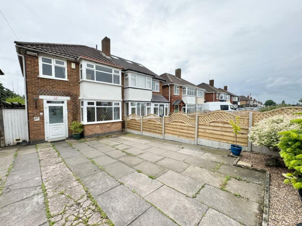 3 bedroom semidetached house for sale in Selworthy Road, Castle