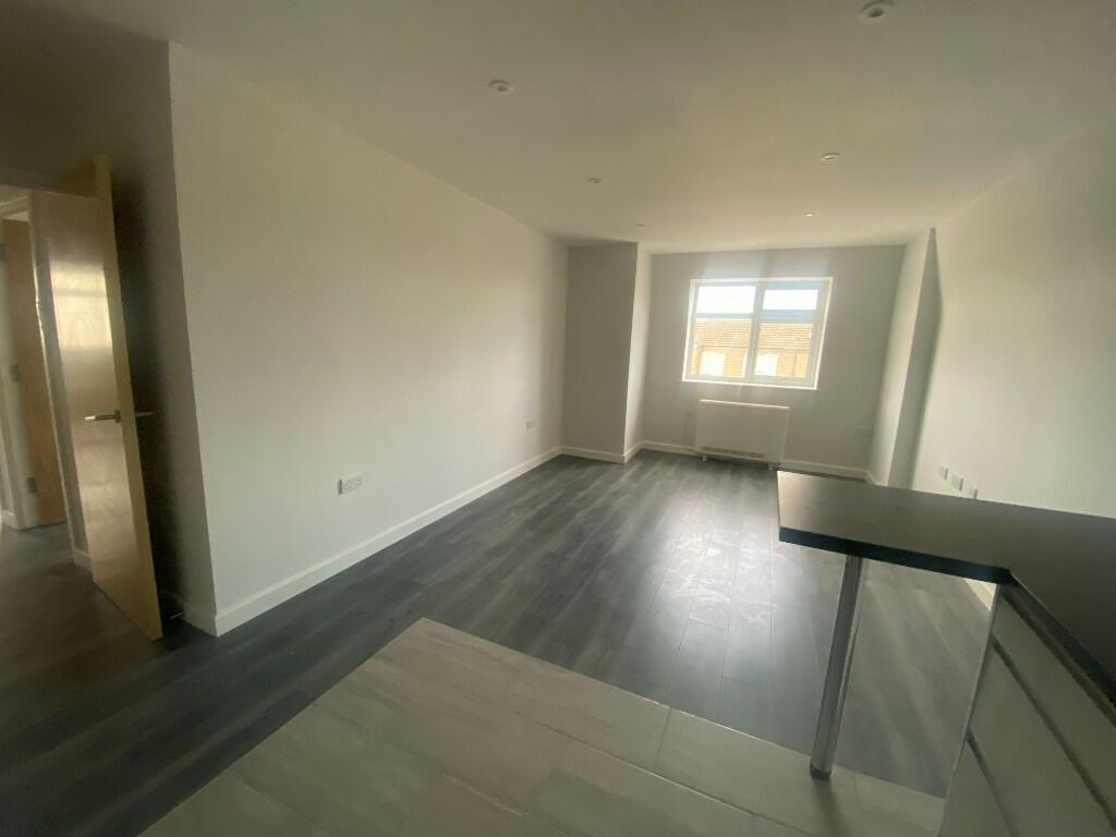 Flat to rent on Devonshire Road, Bexleyheath, Kent, DA6