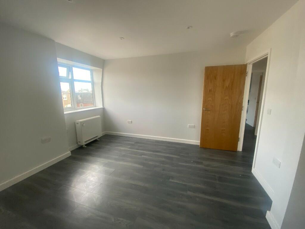Flat to rent on Devonshire Road, Bexleyheath, Kent, DA6
