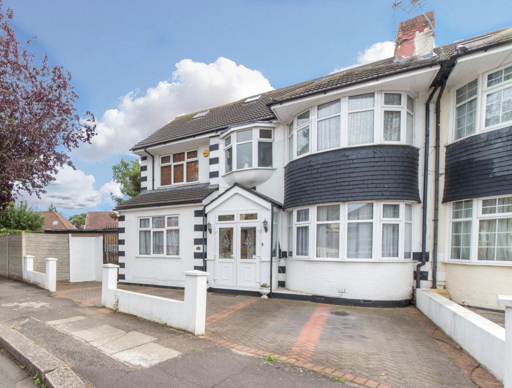 5 bedroom semidetached house for sale in Brinkworth Road, Ilford