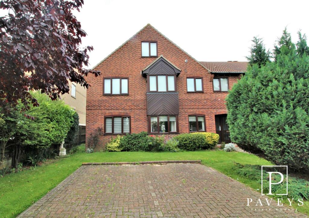 2 bedroom flat for sale in Old Parsonage Way, FrintonOnSea, CO13