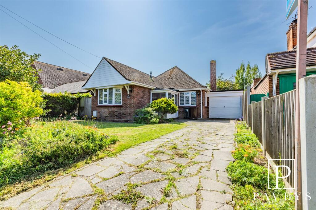 2 bedroom detached bungalow for sale in Pole Barn Lane, FrintonOnSea