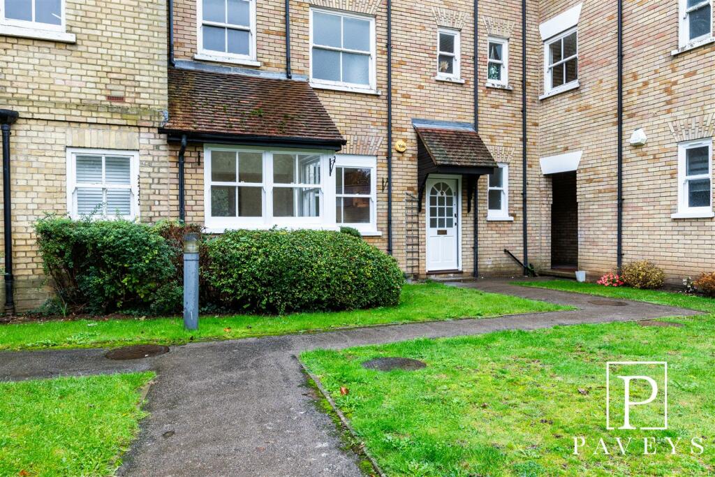 2 bedroom flat for sale in Station Road, Marks Tey, Colchester, CO6