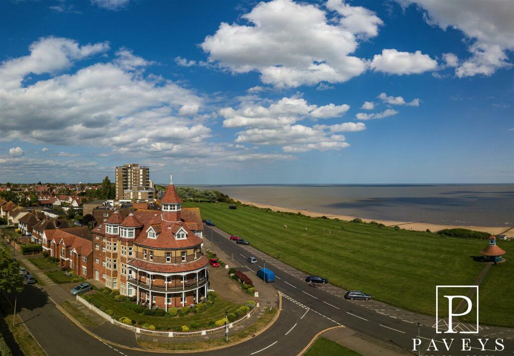 1 bedroom apartment for sale in The Esplanade, FrintonOnSea, CO13