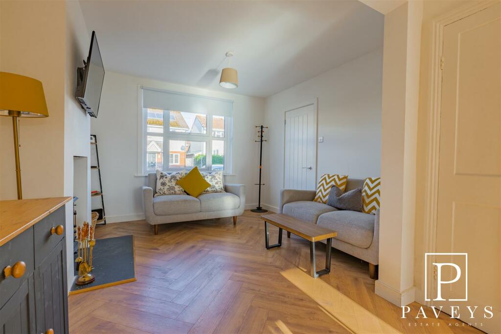 Additional property image - Pole Barn Lane, Frinton-On-Sea