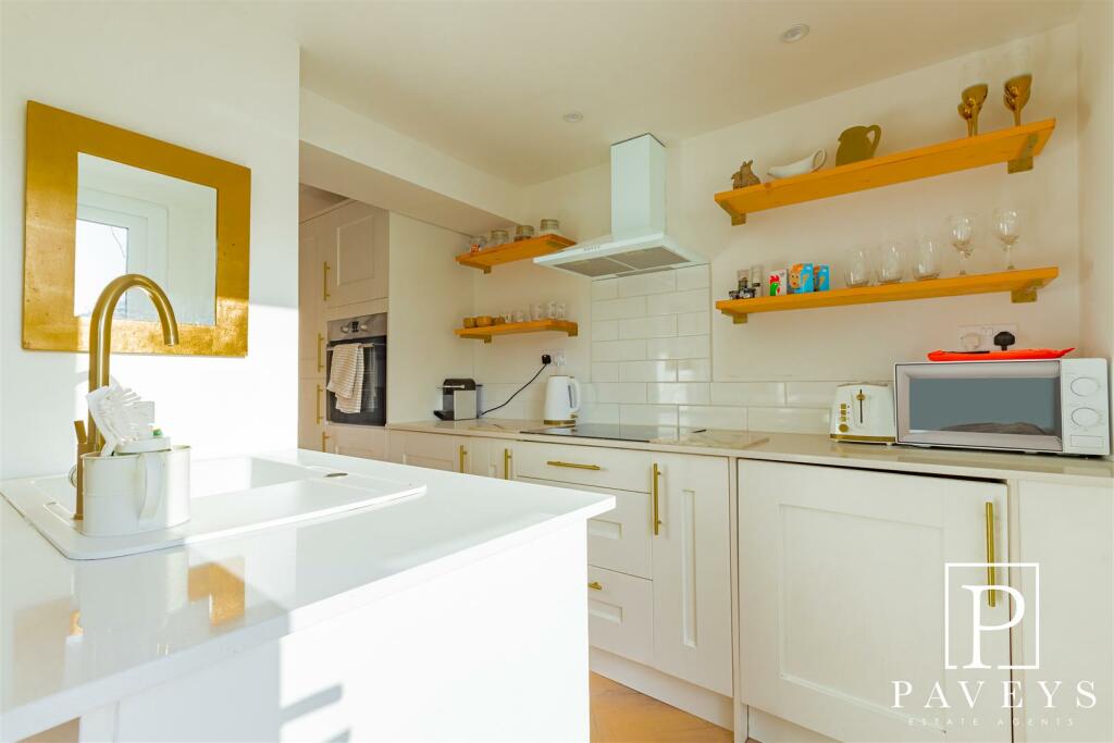 Additional property image - Pole Barn Lane, Frinton-On-Sea