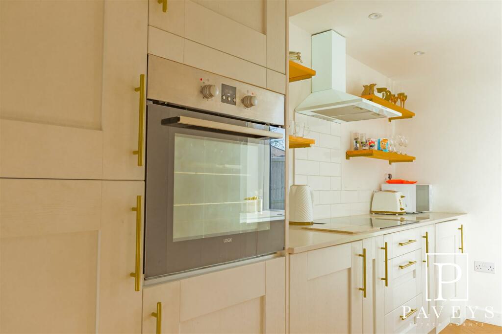 Additional property image - Pole Barn Lane, Frinton-On-Sea