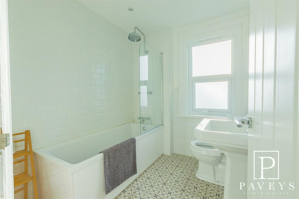 Additional property image - Pole Barn Lane, Frinton-On-Sea