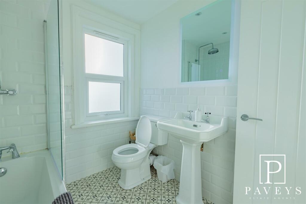 Additional property image - Pole Barn Lane, Frinton-On-Sea