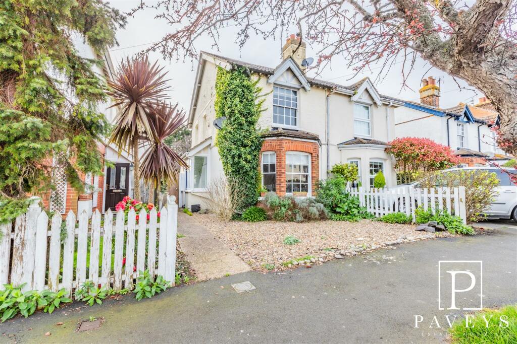 2 bedroom semidetached house for sale in Hadleigh Road, FrintonOnSea