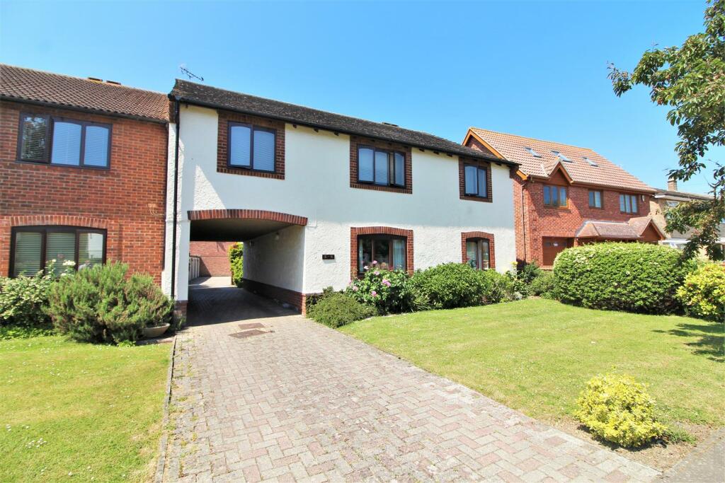 3 bedroom apartment for sale in Old Parsonage Way, FrintonOnSea, CO13