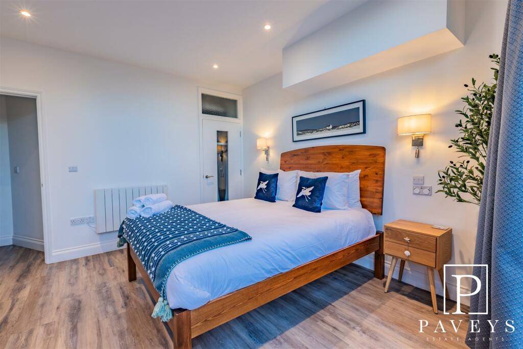 Additional property image - High Street, Walton On The Naze