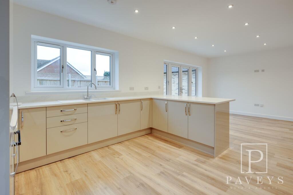 Additional property image - Turpins Lane, Kirby Cross, Frinton-On-Sea