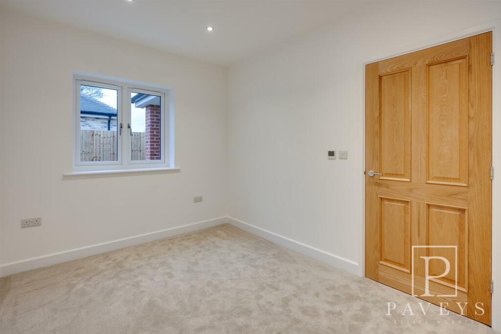 Additional property image - Turpins Lane, Kirby Cross, Frinton-On-Sea