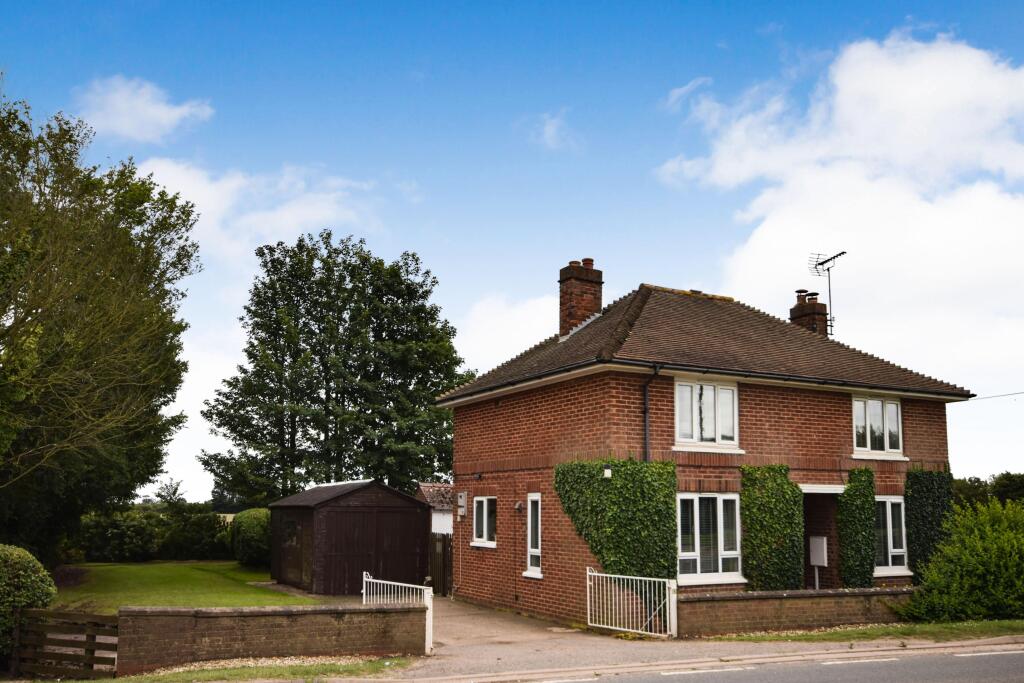 3 bedroom detached house for sale in Main Road, Friskney, PE22