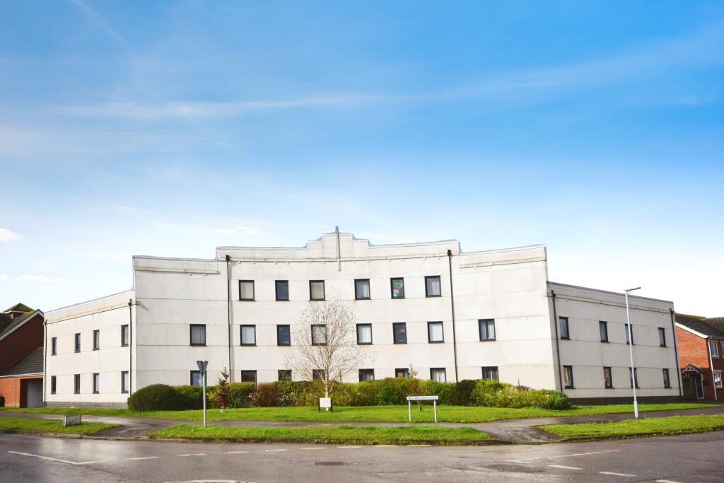 2 bedroom flat for sale in Belton Park Road, Skegness, PE25