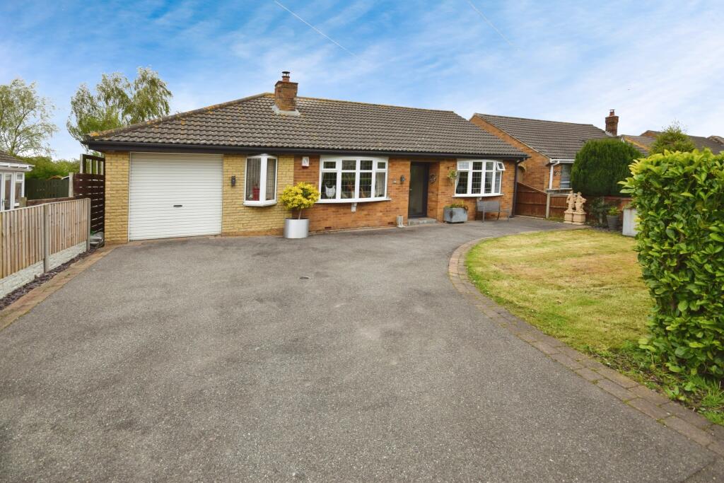 2 bedroom bungalow for sale in Everingtons Lane, Skegness, PE25