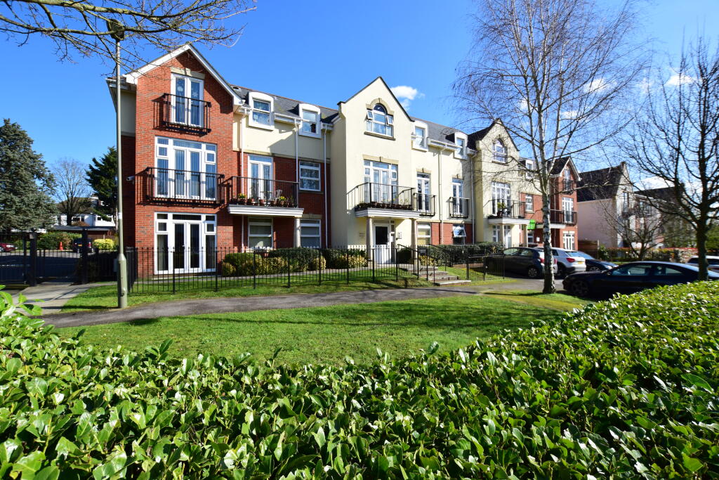 Main image of property: Mayfair Court, 76 Stonegrove, Edgware, HA8
