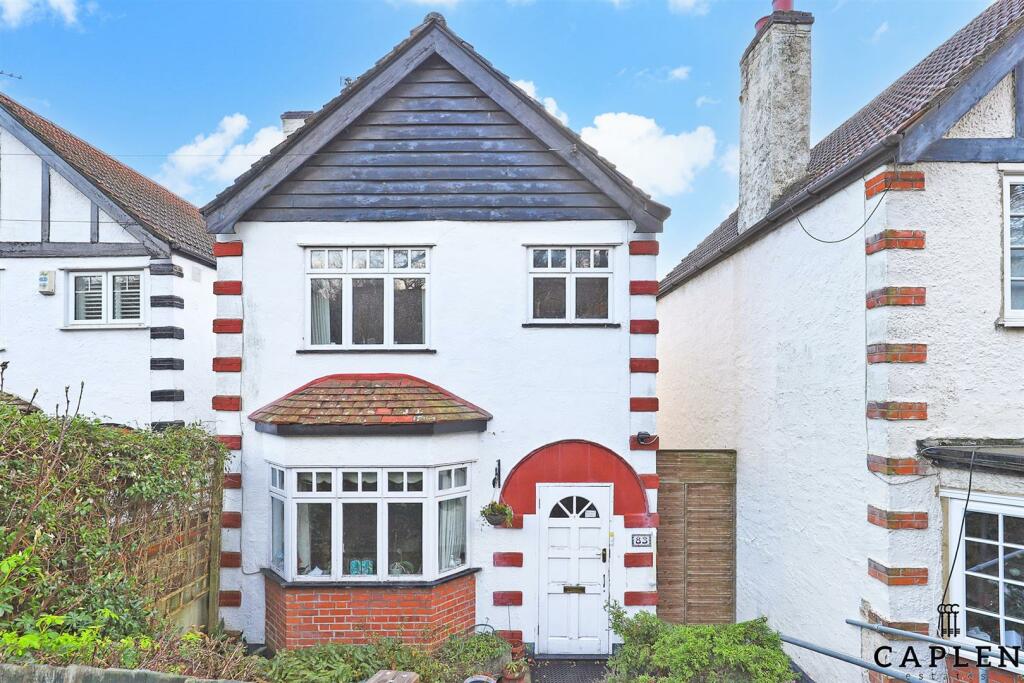 3 bedroom detached house for sale in Staples Road, Loughton, IG10
