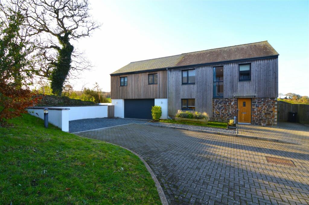 5 bedroom detached house for sale in Pennance Field, Falmouth, TR11