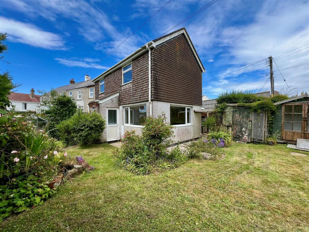 3 bedroom detached house for sale in Longdowns, Penryn, TR10 9DP, TR10