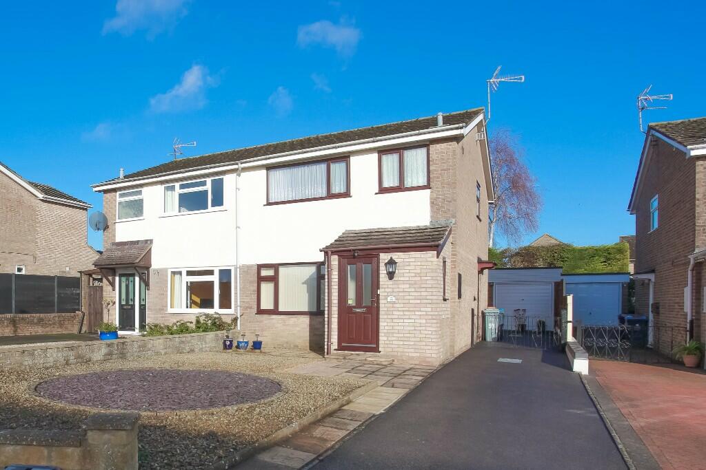 3 bedroom semidetached house for sale in Quarry Road, Witney