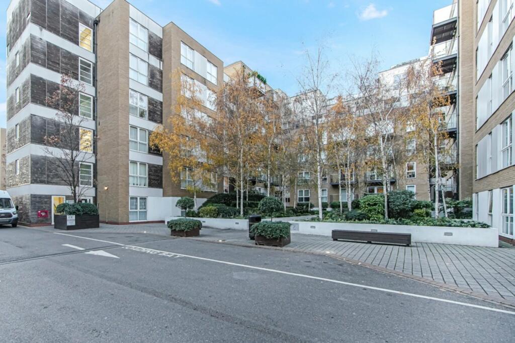 1 bedroom flat for sale in Napier House, Bromyard Avenue, London, W3