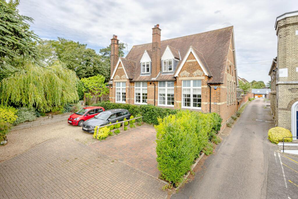 3 bedroom semidetached house for sale in Chapel Hill, Stansted, Essex