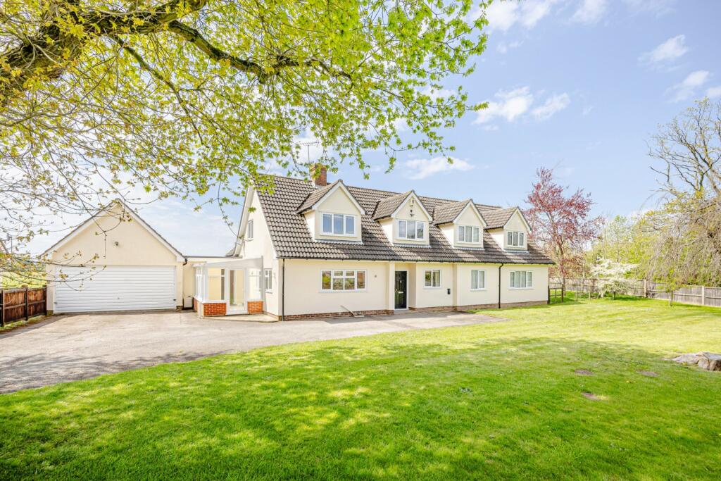 4 bedroom detached house for sale in Forest Hall Road, Stansted, Essex