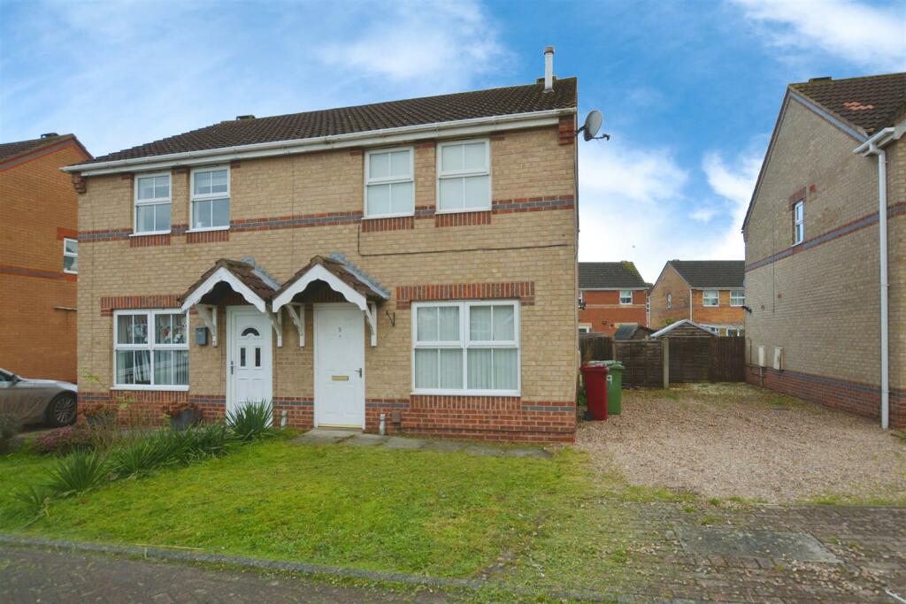 3 bedroom semidetached house for sale in Headingley Avenue, Bottesford