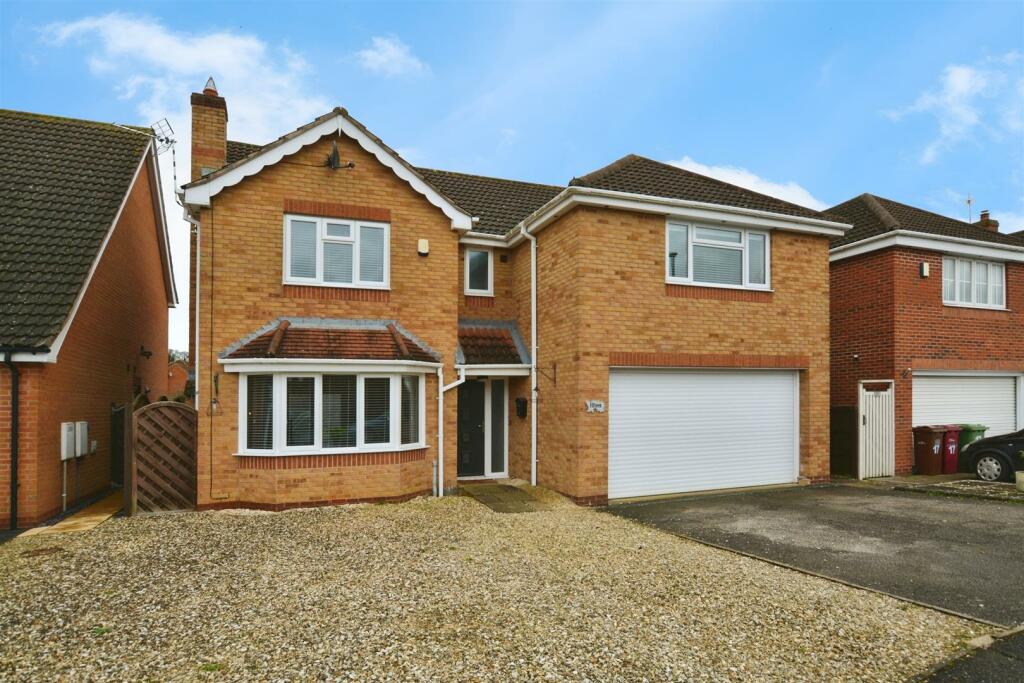 4 bedroom detached house for sale in Fairfields, Kirton Lindsey, DN21
