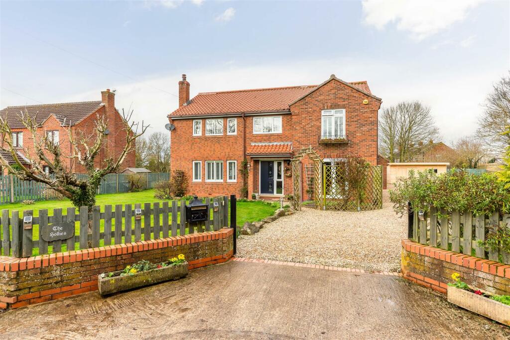 4 bedroom detached house for sale in Pinfold Lane, Adlingfleet, DN14