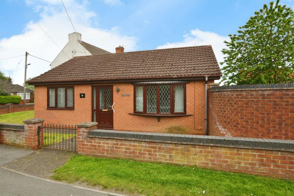 2 bedroom detached bungalow for sale in Northlands Road South