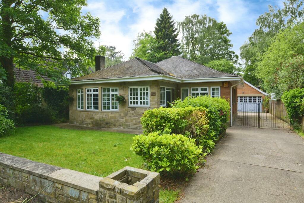 3 bedroom detached bungalow for sale in Lakeside Drive, Scunthorpe, DN17