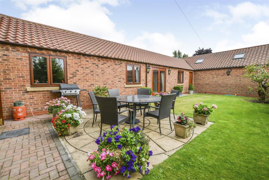 4 bedroom detached house for sale in North Moor Road, Walkeringham