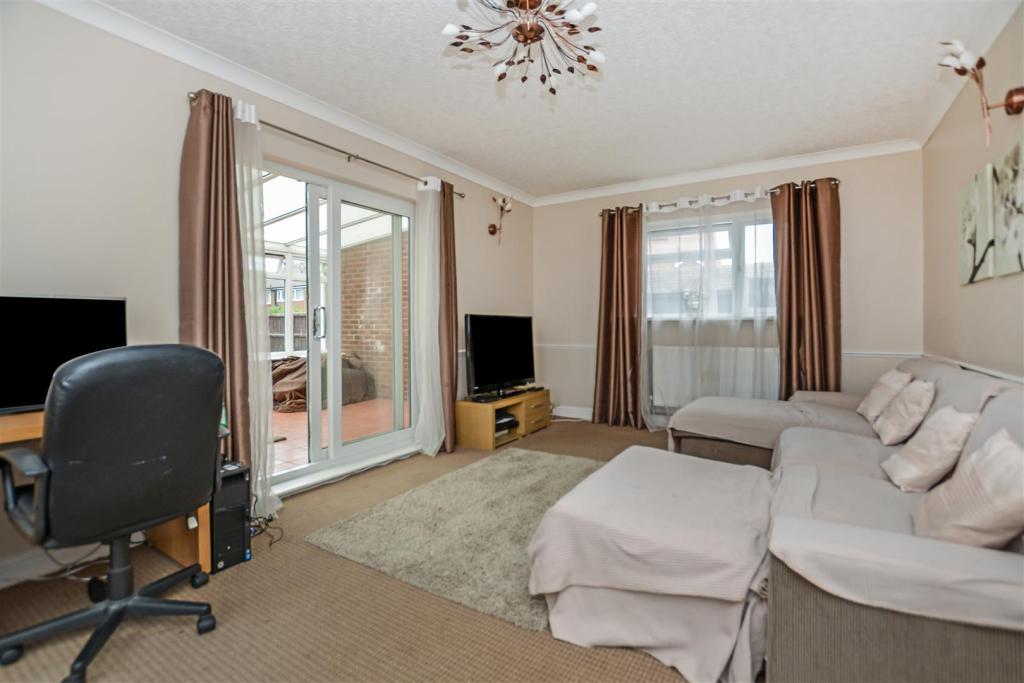 3 bedroom bungalow for sale in Chapel Street, Amcotts, Scunthorpe, DN17