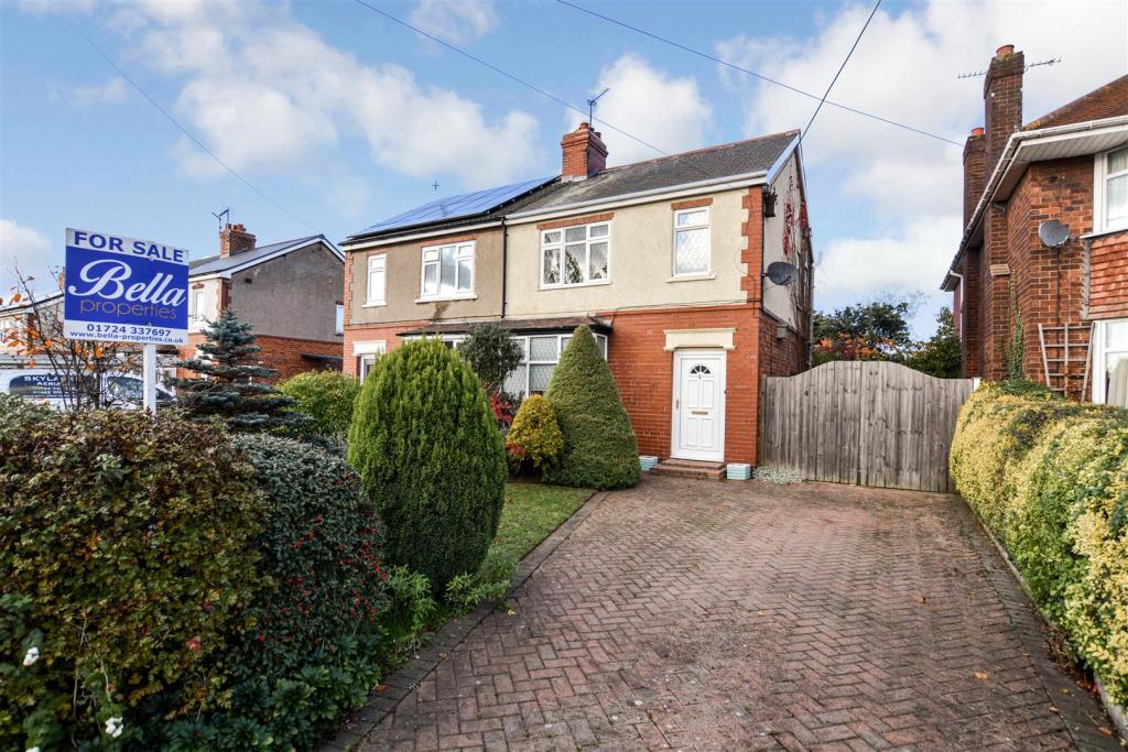 3 bedroom semidetached house for sale in Flixborough Road, BurtonUpon