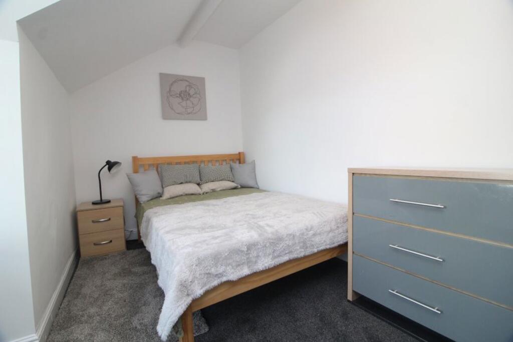 Main image of property: Sharrowvale Road, S11