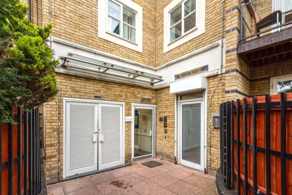 2 bedroom flat for sale in St. Davids Square, London, E14